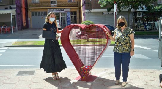 La recogida de tapones 'sale a la calle' con un contenedor en la carretera de Madrid