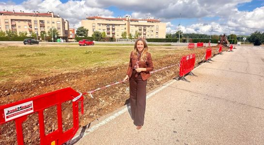 En marcha las obras para habilitar acerado en la margen izquierda de la calle Juan XXIII