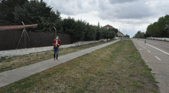 El Ayuntamiento dotará de acerado al tramo que discurre entre Las Camilas y la urbanización Almendares