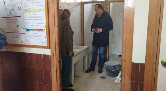 El Ayuntamiento reforma los baños de la planta baja y la primera planta del Colegio San Blas