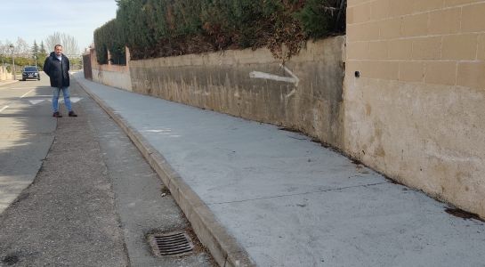 Nueva acera y retirada de chupones en la calle Polar de Aldebarán