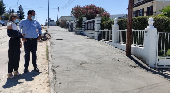 Comienzan las obras para acondicionar el acerado del Camino de Carbajosa