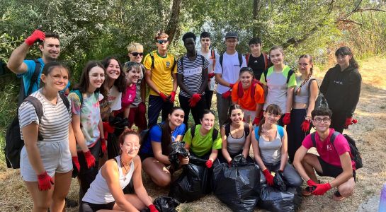 Los jóvenes del campo de voluntariado "Tormes limpio" recogen 60 kilos de residuos en las orillas del río