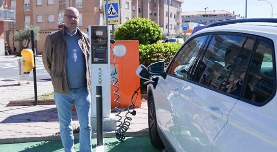 En funcionamiento los dos primeros puntos de recarga para vehículos eléctricos 