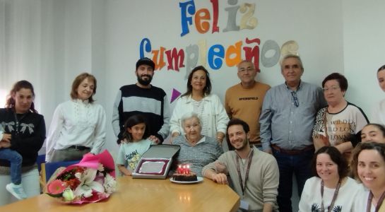 Leonor Perfecto celebra 100 años en la residencia Colisée de Santa Marta