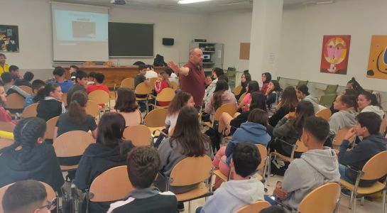 Charla del psicólogo Alejandro Shujman en los institutos de Santa Marta