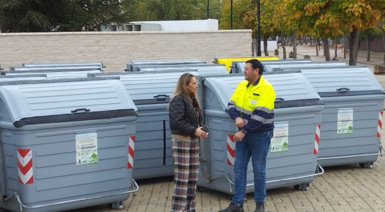 El Ayuntamiento acondiciona y pone a punto 100 contenedores de carga lateral