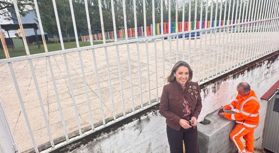 El Ayuntamiento renueva el cuadro eléctrico e instala radiadores en el pasillo de la piscina climatizada