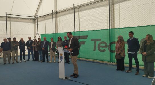 Santa Marta inaugura la primera pista de tenis cubierta en la zona deportiva de La Raqueta