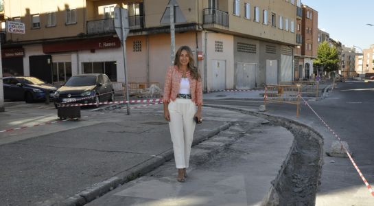 En marcha las obras de renovación del acerado en la calle Doña Eloya con las que se mejora la accesibilidad y el tránsito peatonal