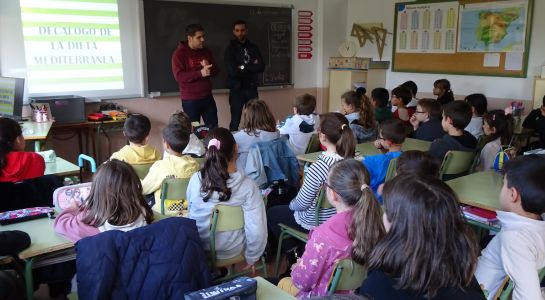 Charla sobre alimentación saludable en el CEIP Carmen Martín Gaite