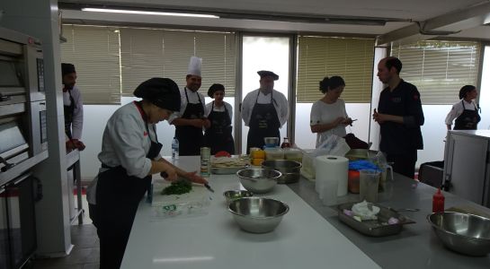 Los alumnos de la Escuela de Hostelería de Aveiro visitan Santa Marta