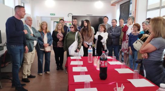 El Centro de Adultos une a los alumnos de cocina e inglés en la actividad 'Fish and Chips'