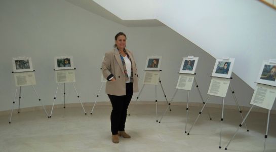 El Ayuntamiento acoge hasta el 30 de noviembre la exposición "Mujeres" de Isabel Ruiz