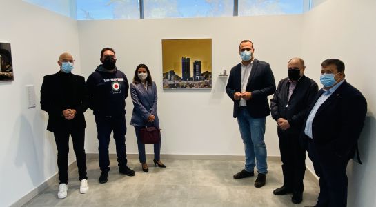 La sala Miguel Delibes de la Isla del Soto acoge la obra de Sebastián Román con fotografías y maquetas creadas con residuos
