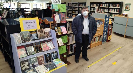 Exposición de la Primavera en la Biblioteca municipal