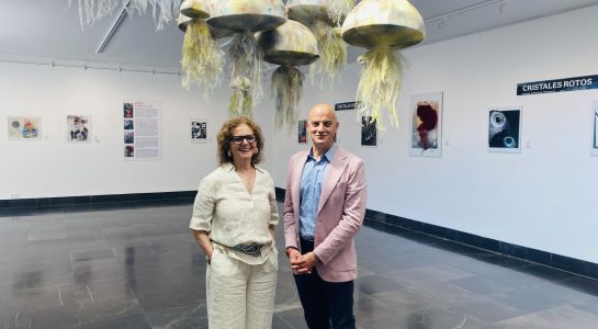 El collage con cristales rotos protagoniza la nueva exposición de la Sala Tragaluz