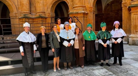 Graduación de las dos primeras alumnas que completan el ciclo formativo de la Universidad de la Exoeriencia