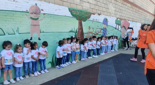 Los alumnos mayores de la Escuela Infantil celebran su fiesta de graduación
