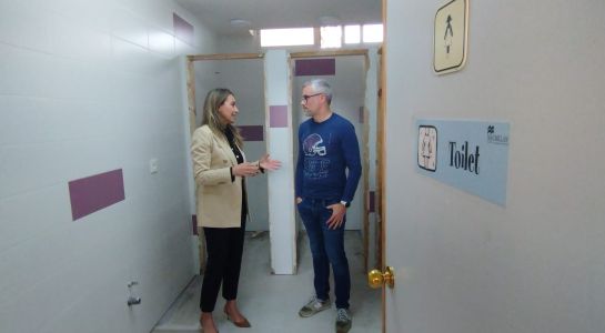 El Ayuntamiento reforma el baño femenino de la planta baja del Colegio Carmen Martín Gaite