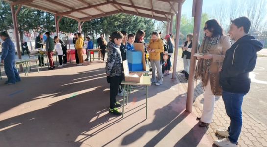 El Colegio Carmen Martín Gaite celebra su XI Mercadillo Solidario a favor del proyecto 'Puente vida'