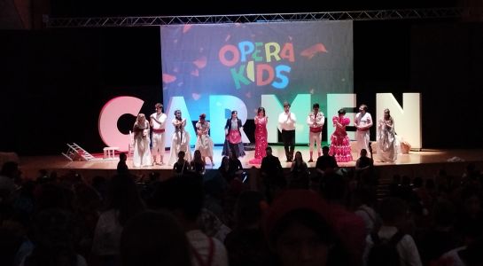 Más de 500 niños de Santa Marta comparten escenario con artistas profesionales en la representación de 'Carmen' de Bizet