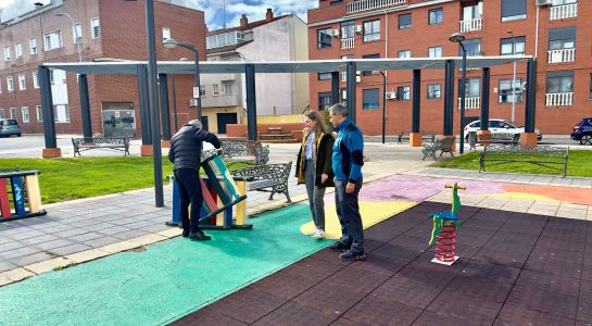 El Ayuntamiento adecúa el parque infantil de la plaza Castilla y León