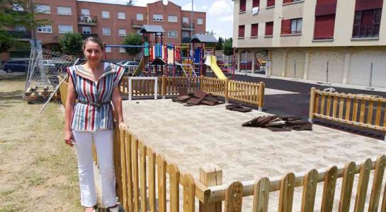 Renovación del suelo y de los elementos de juego del parque infantil de la avenida Asturias