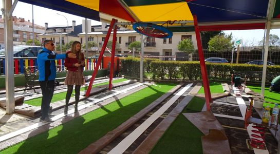 Mejoras en los parques infantiles de la carretera Nuevo Naharros y El Carmen