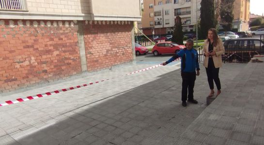 Finalizan las obras de sustitución del acerado en la plaza Conde de Barcelona con las que se atajan las filtraciones