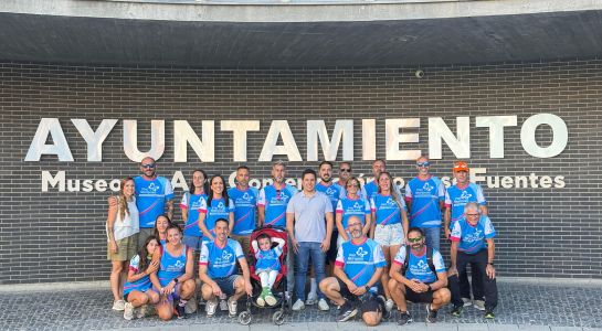 Santa Marta presenta su nuevo equipo de atletismo 'Piel de mariposa' con 160 integrantes y el objetivo de apoyar a Javi Gallo