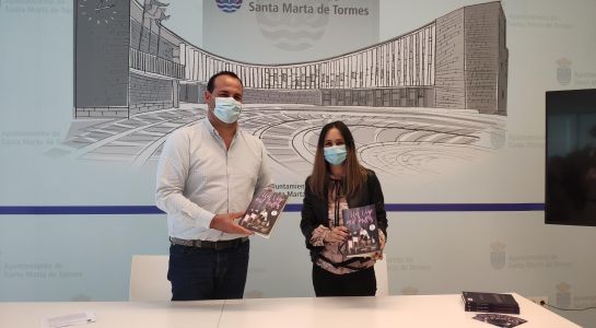 La escritoria santamartina María Hernández presenta su libro Un viaje de mil millas