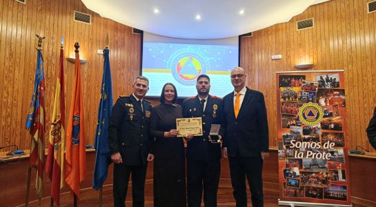 Álvaro Alaguero recibe en Moncada la Cruz al Mérito de Protección Civil con distintivo azul