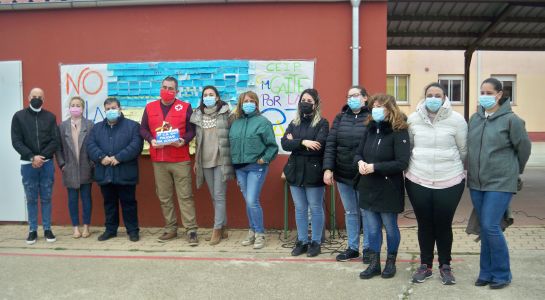 Los niños del Martín Gaite recaudan 1.300 euros para Ucrania con la venta de pulseras