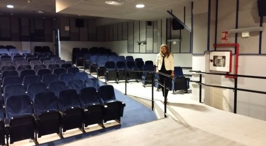 El Ayuntamiento mejora la accesibilidad del Auditorio Enrique de Sena con una rampa de subida al escenario
