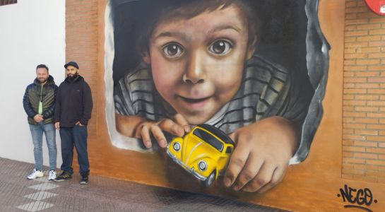 "Sal a jugar", el nuevo mural de Nego que puede verse en Félix Rodríguez de la Fuente