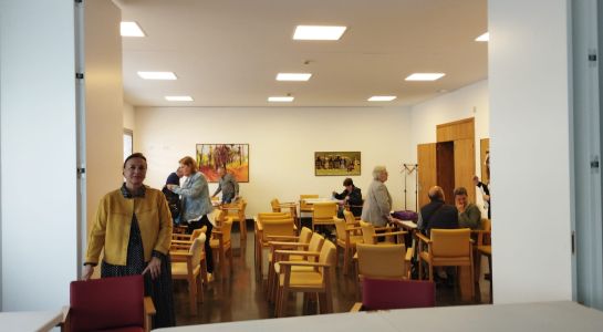 Los mayores de Santa Marta estrenan la nueva sala multiusos del Edificio Sociocultural