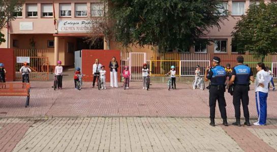 La Semana de la Movilidad realiza actividades formativas con los niños y los mayores de Santa Marta