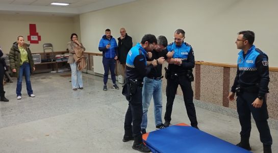 Santa Marta será el primer municipio de la provincia en equipar a la Policía Local con un dispositivo táser